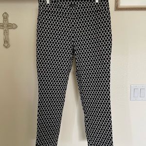 Stretchy, patterned pants